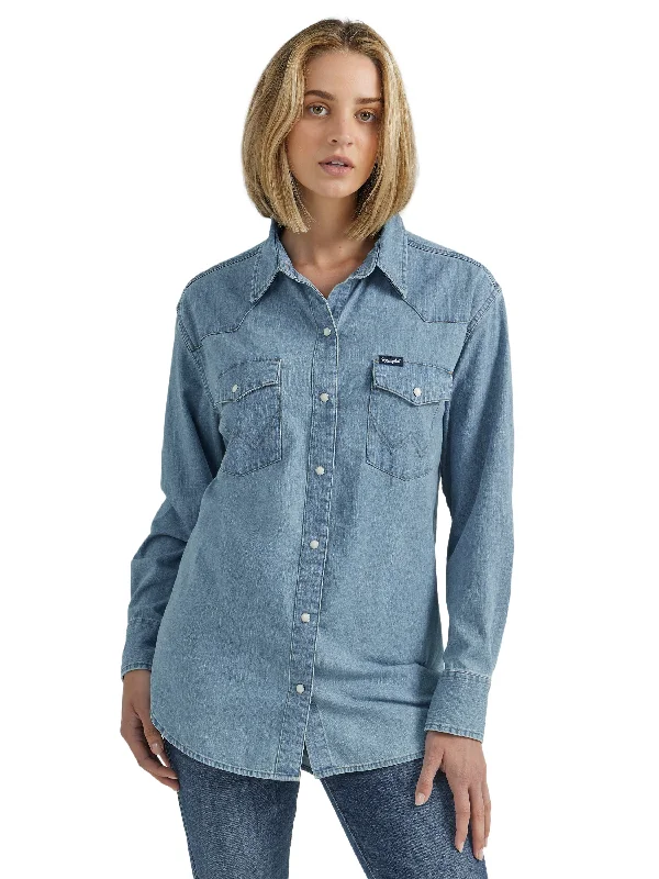 Womens Wrangler® Retro Light Wash Bronc Rider Graphic Western Snap Shirt 112352963 Graphic T-Shirt Round Neck Polyester Womens Wrangler® Retro Light Wash Bronc Rider Graphic Western Snap Shirt 112352963 Graphic T-Shirt Round Neck Polyester